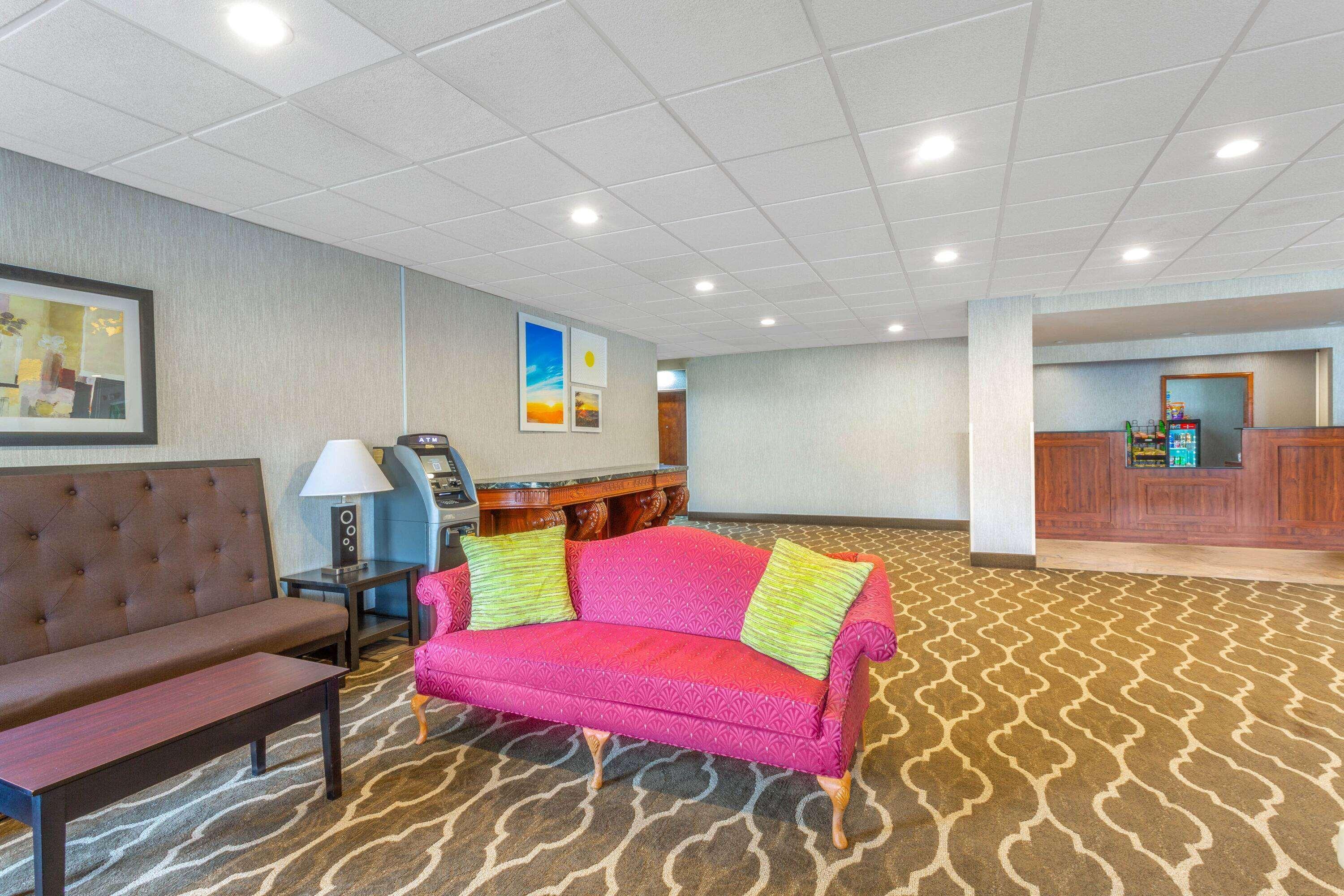 Days Inn By Wyndham Blairsville Экстерьер фото